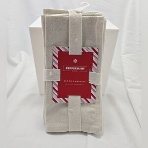 NWT Peppermint Place Set Of 6 White Metallic Silver Fiber 18 x 18" Napkins